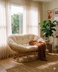 Crescent seat